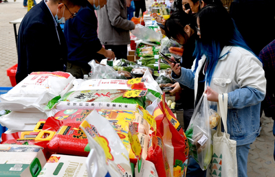 南工大食堂開(kāi)設(shè)‘消費(fèi)扶貧’窗口，酒業(yè)助力脫貧攻堅(jiān)